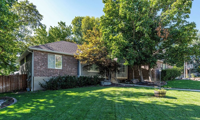 Woodland Estates House | Beautiful, central located 3BR private basement apt for recreation or city fun!