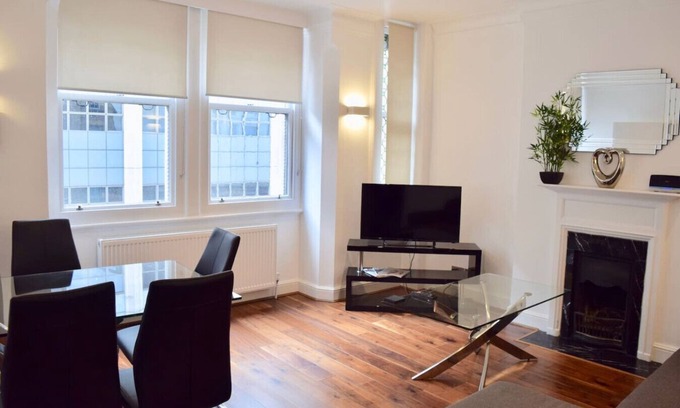 Stratford and New Town Apartment | Beautiful Central London Apartment (FS2 II)