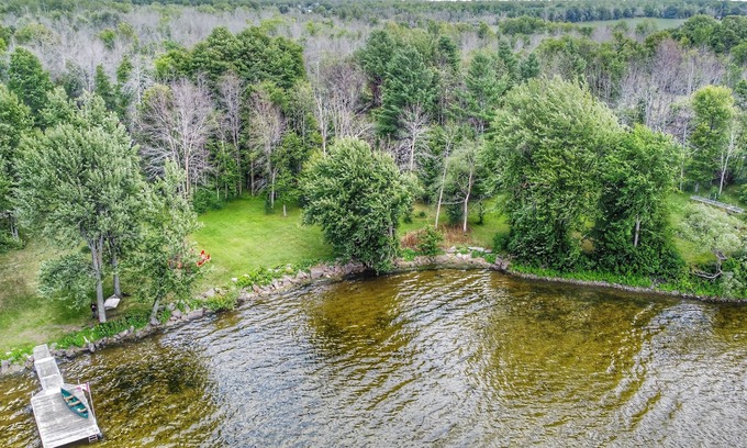Beckwith House | Beautiful Chalet on the Lake!