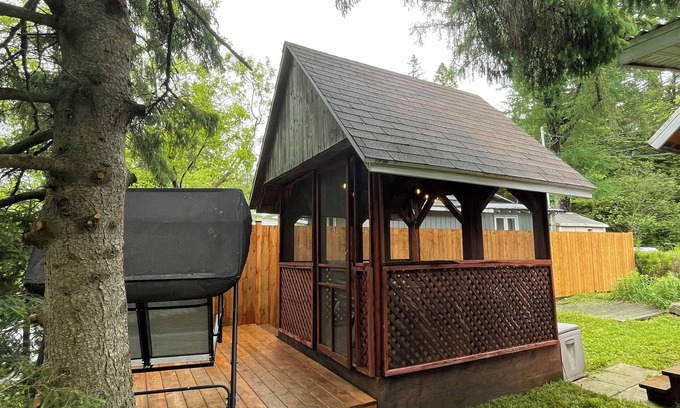 Sainte-Claire Ski Chalet | Beautiful chalet near a stream for a calm and quite retreat