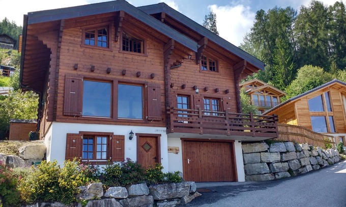 Nendaz Ski Chalet | Beautiful Chalet with mountain views, close to ski-lifts, bars and restaurants