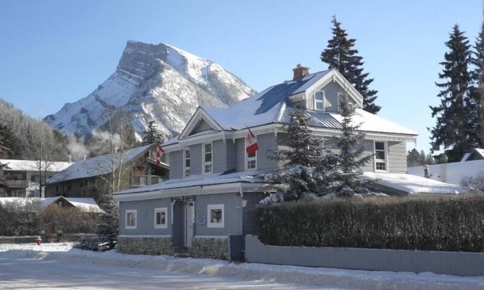 Banff House | Beautiful character home in the heart of down town Banff.