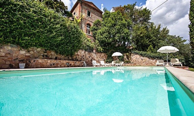 Sinalunga Apartment | Beautiful characteristic apartment with private garden, pool and parking
