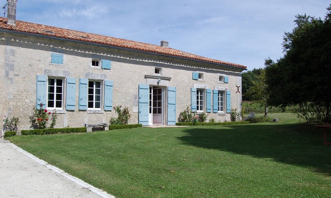 Passirac House | Beautiful Charentaise farmhouse with swimming pool