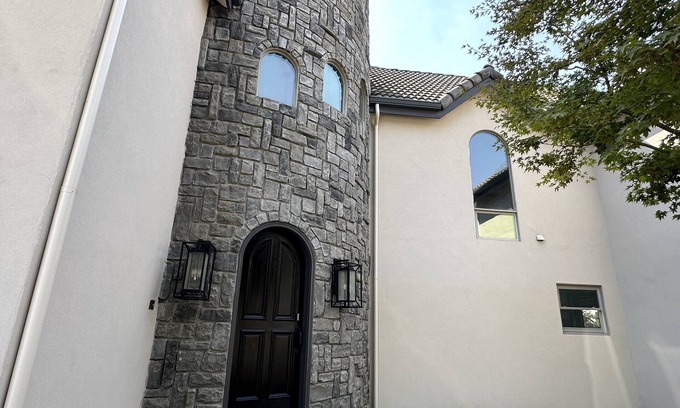 Reedley House | Beautiful Chateau by the Kings River and only minutes away from the Sierras.n