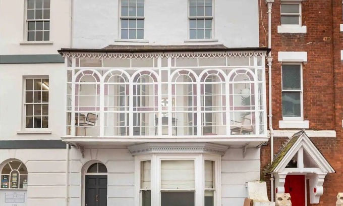 Exeter Apartment | Beautiful City Centre Flat With Parking