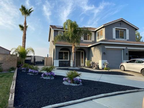 Sun City House | Beautiful City Lights and Mountain Views