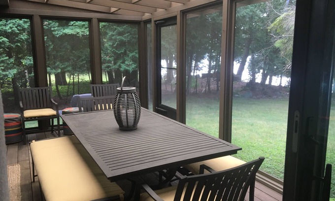 Sturgeon Bay Cottage | Beautiful Clark Lake Cottage