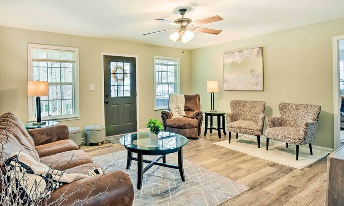 Clarkesville House | Beautiful Clarkesville Home ~ 8 Mi to Helen!