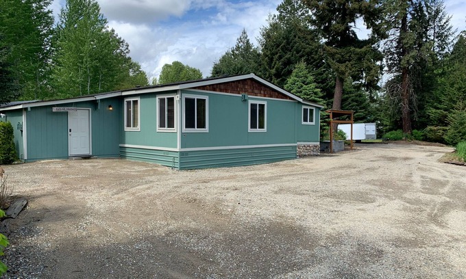 Cle Elum House | Beautiful Cle Elum Getaway- Minutes to Skiing, Hiking, Suncadia