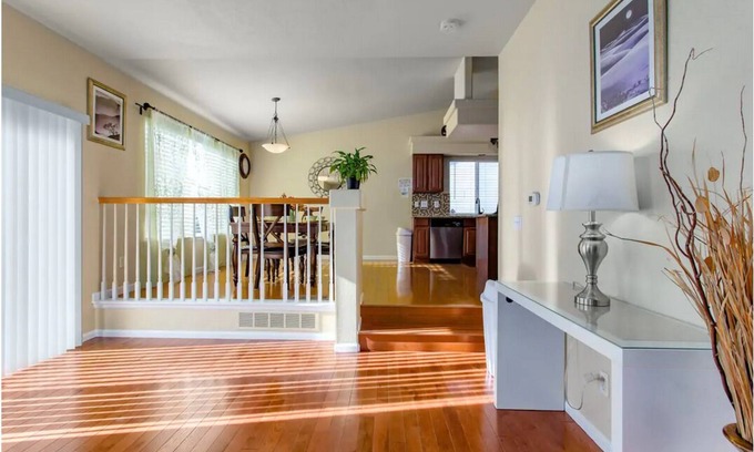 Green Valley Ranch House | Beautiful Clean Home for 30 day stays /10 min to Airport/ 20 min to dtwn Denver