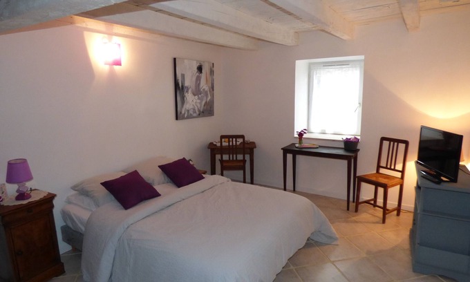 Saint-Pierre-Roche House | Beautiful, cozy room in the countryside