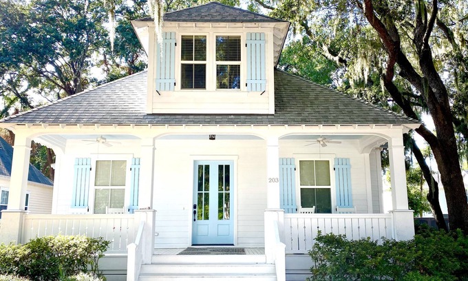 Palmetto Dunes Cottage | Beautiful Cottage on Hilton Head Island, White