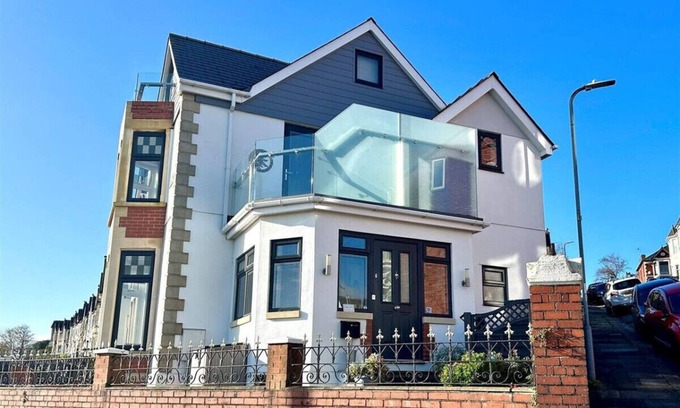 Barry House | Beautiful coastal home with stunning ocean views!