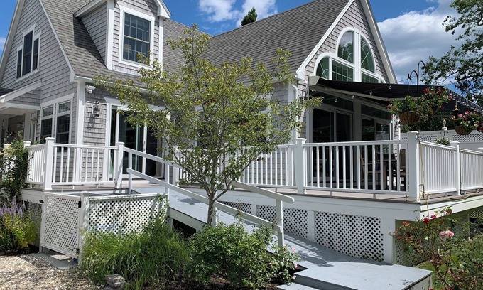Jamestown Apartment | Beautiful Coastal Loft - 5 Minute Walk to Beach