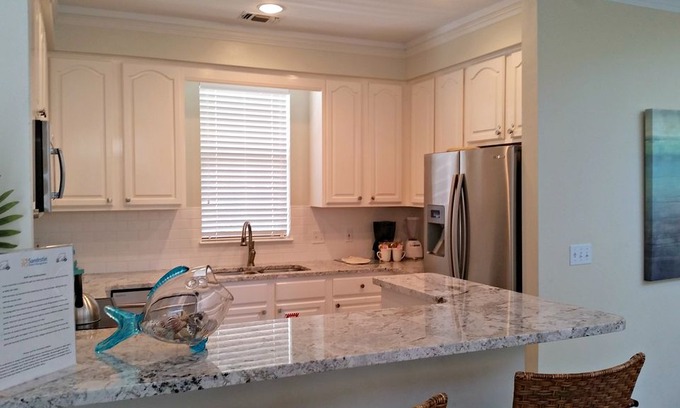 Sandestin House | Beautiful, Coastal-Themed 3BR/2.5BA Home in Crystal Lake!