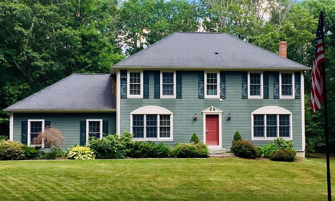 Pomfret House | Beautiful Colonial Home in a Peaceful Setting Bordering Natchaug State Forest