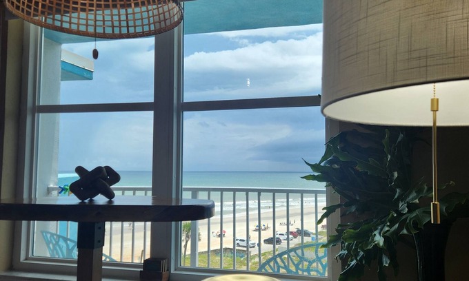 Lenox Park Condo | Beautiful, comfortable oceanview condo located in prime Daytona Beach location!