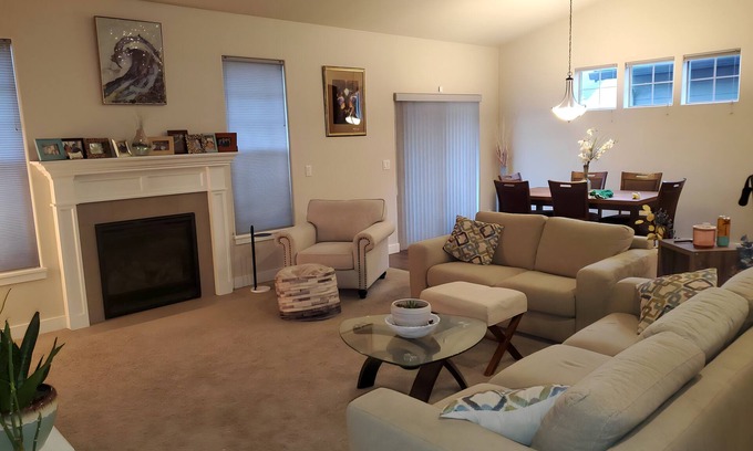 Bethel-Danebo House | Beautiful & Comfortable 3 Bedroom Home Minutes from the Airport and Downtown