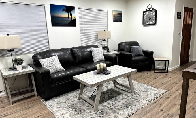 Lemoore House | Beautiful. Comfortable. Clean.