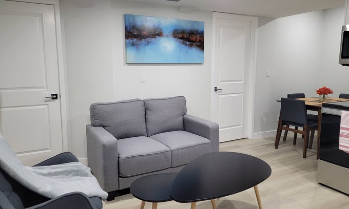 West Edmonton House | Beautiful Comfy Guest Suite in West Edmonton