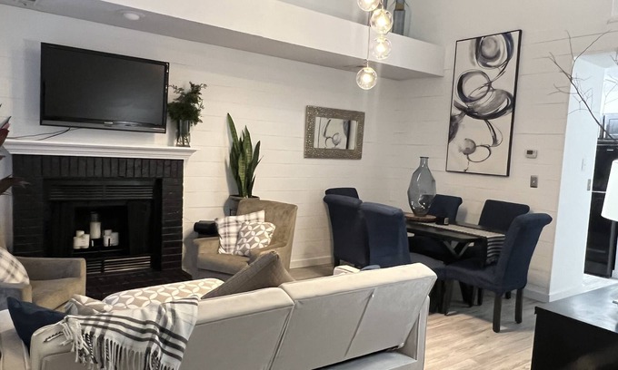 Columbia Condo | Beautiful, completely renovated, 2 Bedroom, 2 Bath Condo