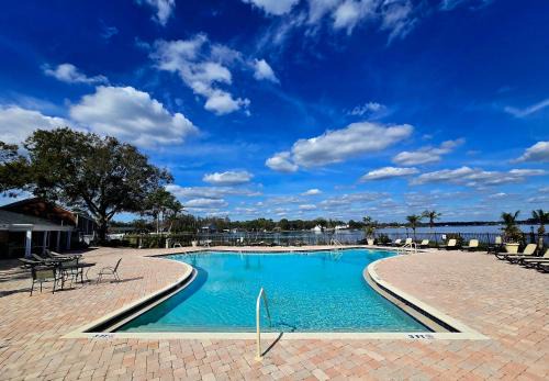 Lake Magdalene Apartment | Beautiful Condo Close to Busch Gardens