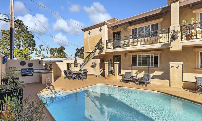 Corona del Mar Condo | Beautiful condo in the heart of CDM just one block from the beach!