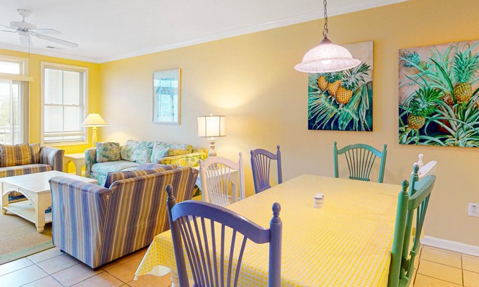 Sunset Island Condo | Beautiful Condo in Bayside Location w/Shared Pool, Private Washer/Dryer, WiFi