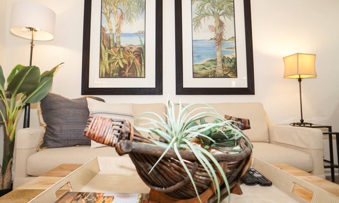 Belmont Heights Condo | Beautiful condo located less than one mile to beach and trendy Belmont Shore.