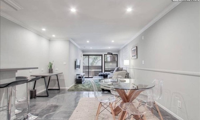 Los Angeles Condo | Beautiful condo near the beach, night life, LMU, LAX, and Silicon Beach.