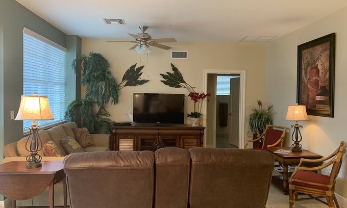 Stuart Condo | Beautiful condo, on the St. Lucie River. You can walk to downtown Stuart.