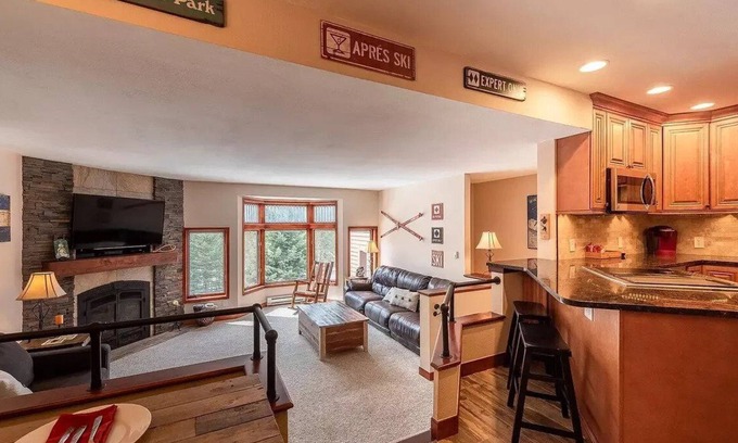 Old Town House | Beautiful Condo - Riverfront-Slopeside-Walk to Resort-On Bus Route