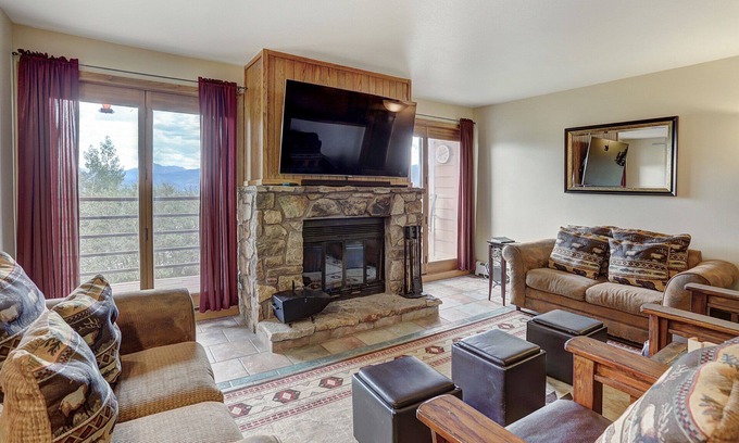Wildernest Condo | Beautiful Condo, Sleeps 8, Gorgeous Views, Wood Fireplace, HDTV, Hot Tubs - BB