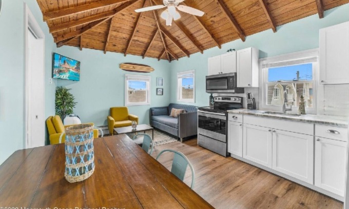 Manasquan Condo | Beautiful condo steps away from the beach in Manasquan