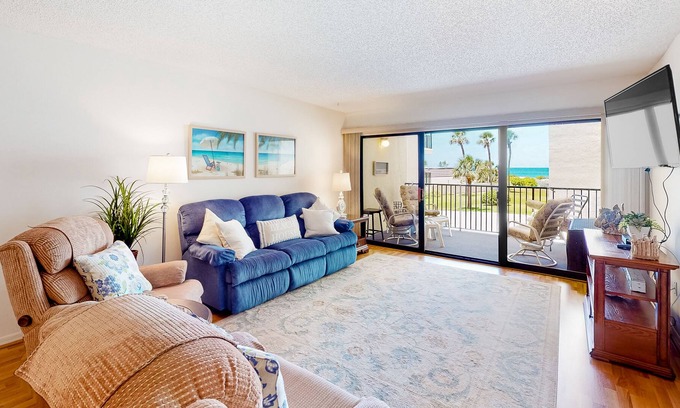 Golden Beach Condo | Beautiful condo with ocean view, pool, private balcony, washer/dryer & AC
