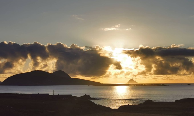 Dunquin Apartment | Beautiful Contemporary, Sea-view Studio Apartment in Dunquin.