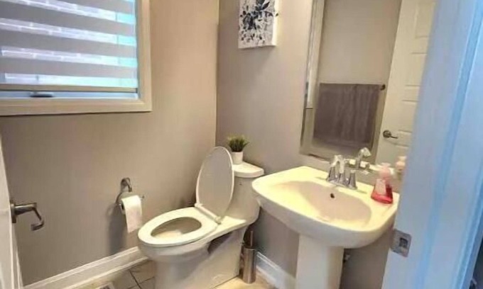 Oakville House | Beautiful Contemporary 4 bed Oakville House!