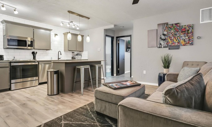 Lawton Apartment | Beautiful Contemporary Suite #15