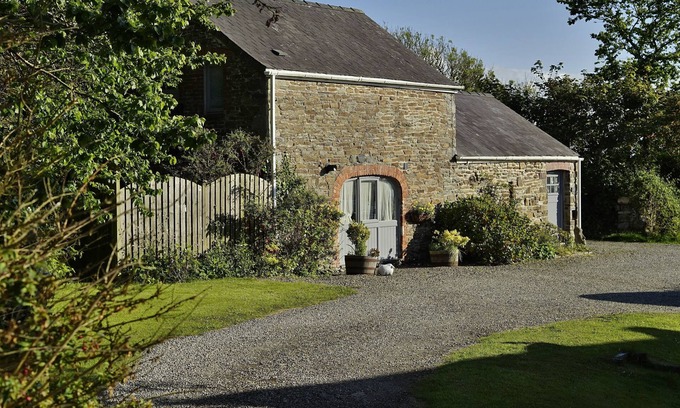 Haverfordwest House | Beautiful Converted Barn - close to Newgale Beach & Pembrokeshire Coast