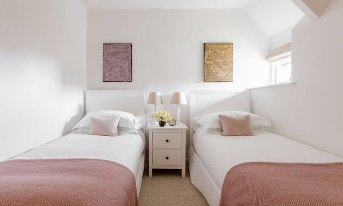 Noss Mayo House | Beautiful Converted Stable Near the Coast