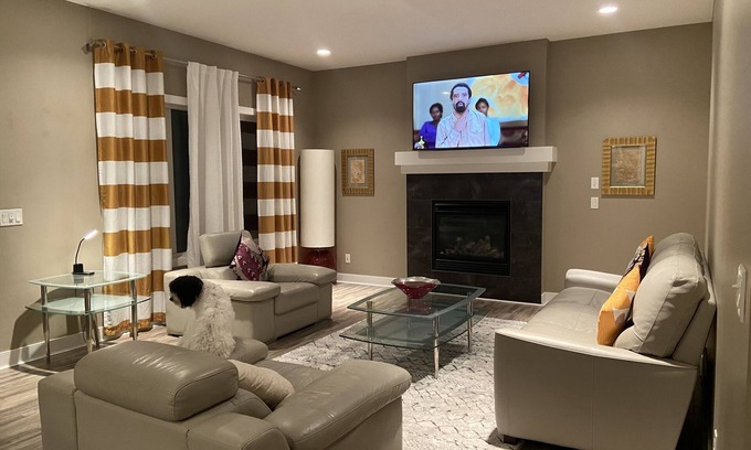 Chestermere House | Beautiful cosy two bedroom