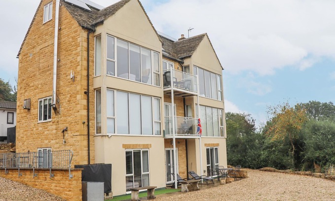 Bourton-on-the-Water Apartment | BEAUTIFUL COTSWOLD VIEW in Bourton-On-The-Water