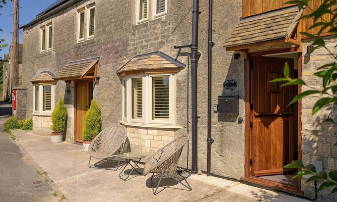 Chalford House | Beautiful Cottage in Idyllic Cotswolds Village