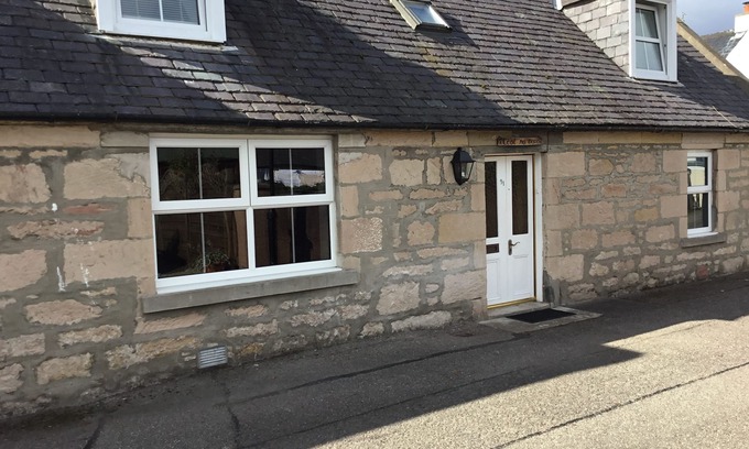 Nairn Cottage | Beautiful cottage by the sea.