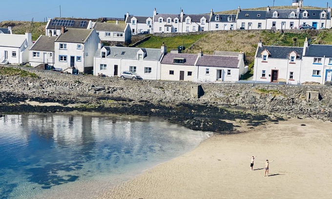 Portnahaven House | Beautiful Cottage by the Bay, Isle of Islay