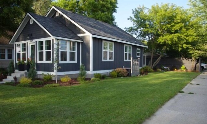 Spring Lake Cottage | Beautiful cottage home close to everything for your family and friends!