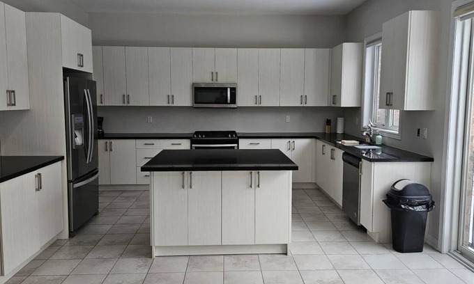 Alcona Cottage | Beautiful Cottage Home By Innisfil Lake