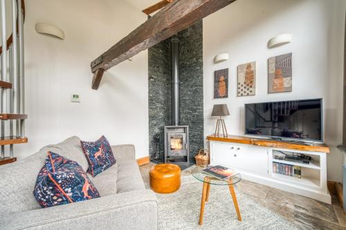 New Forest District House | Beautiful Cottage in New Forest with Wood Burner