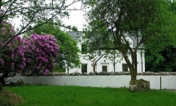 Dromahair House | Beautiful Cottage Nestling under Benbo Mountain. River, lake and sea fishing